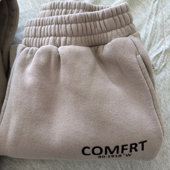 Comfrt Set- Stone - Picture 2 of 3